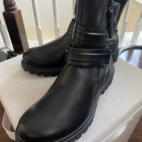 ECCO Tredtray W Moto Fashion Women’s Boot in sz 7 - 7.5 - Picture 2 of 8